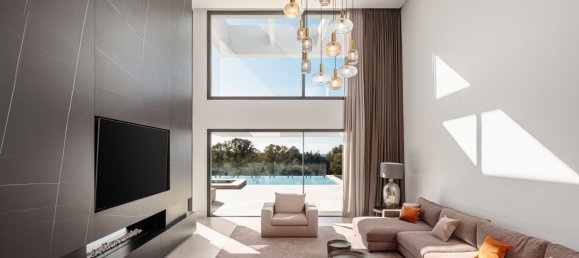 4 bedrooms Villa in Malaga, Spain No. 33635 4