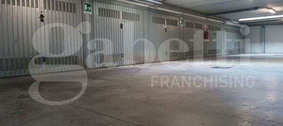 مرآب في Milan, Italy 15متر مربع رقم 282227 8