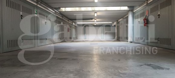 مرآب في Milan, Italy 15متر مربع رقم 282227 5