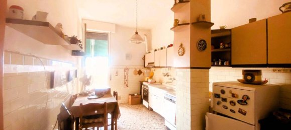 Квартира с 5 комнатами в Прато, Италия № 172470 4