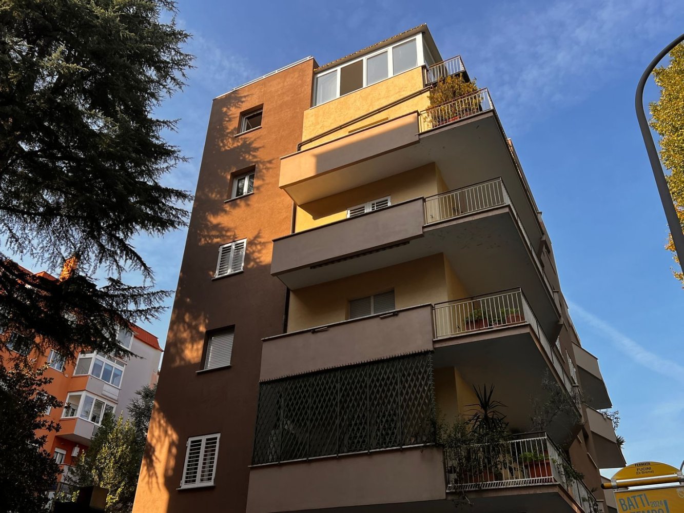 5 rooms Apartment in Rome, Italy No. 188002