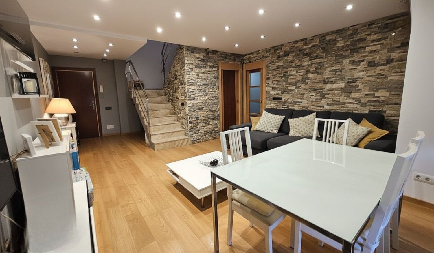 4 Schlafzimmer Doppelhaus in Castelldefels, Spain, Nr. 247975