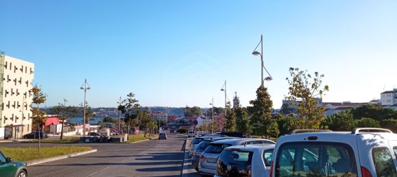 3 bedrooms House in Lisbon, Portugal No. 57231 2