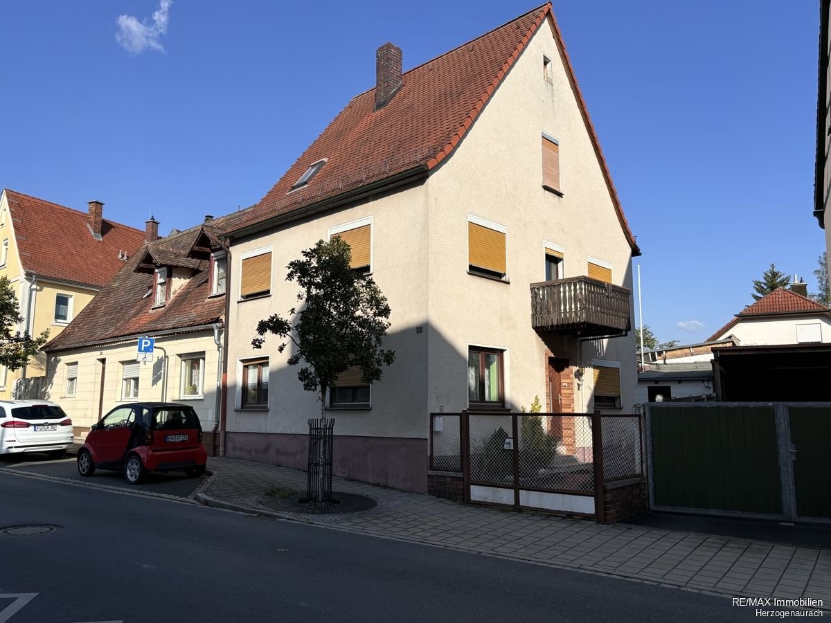 7 rooms Townhouse in Erlangen-Hochstadt, Germany No. 211227