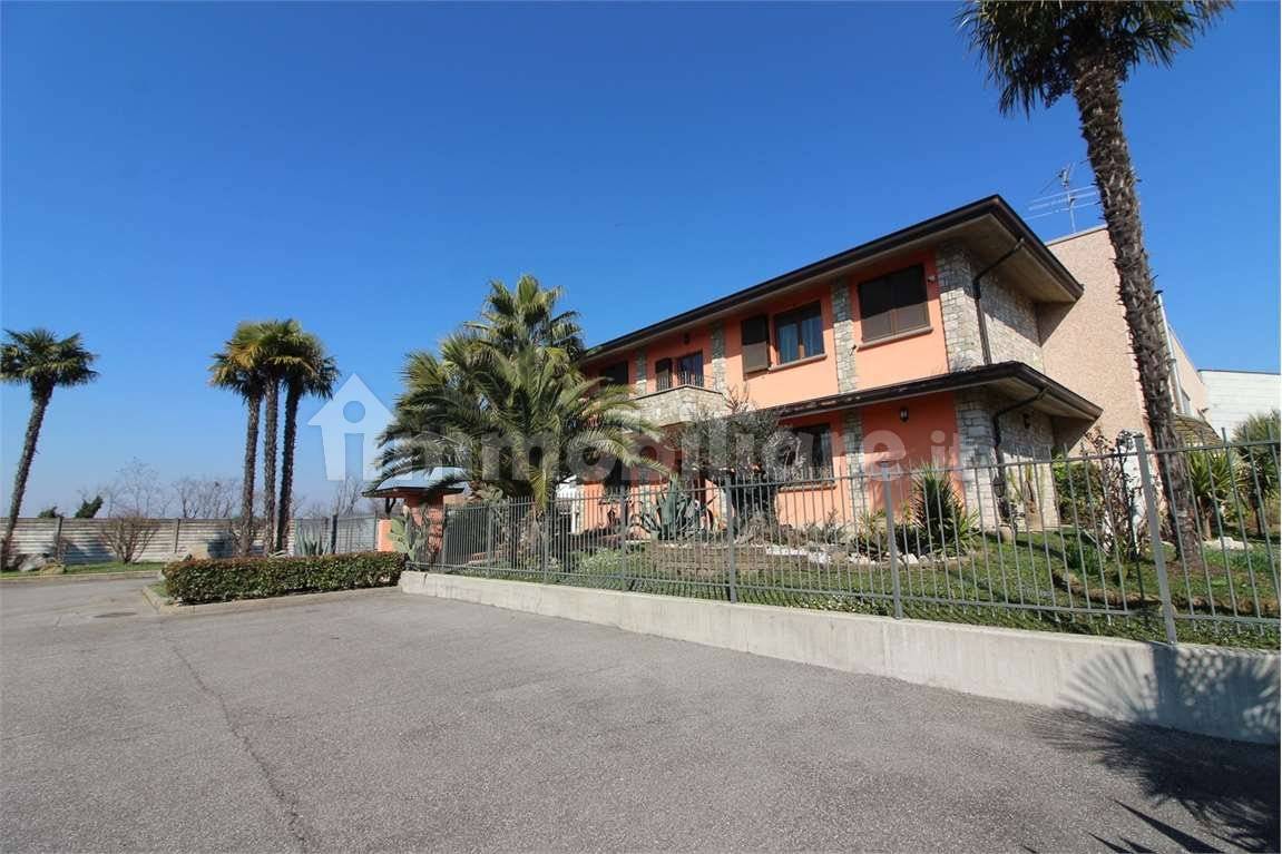 2 bedrooms Villa in Pontirolo Nuovo, Italy No. 52419