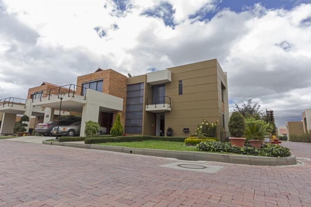 3 bedrooms House in Cundinamarca, Colombia No. 9396