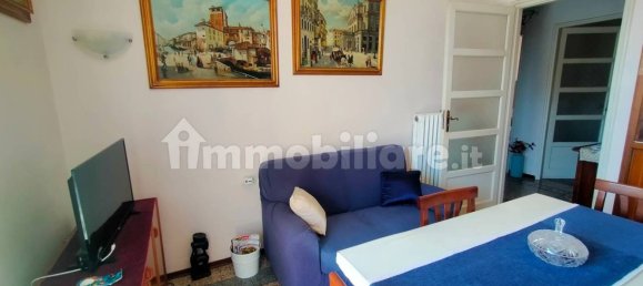 2 bedrooms Apartment in Turin, Italy No. 305779 9