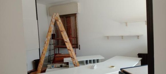2 rooms Office in Modena, Italy No. 253546 4