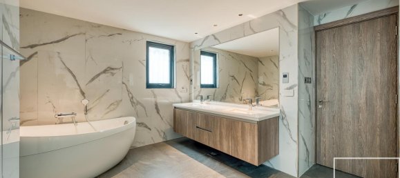 Villa de 4 dormitorios en Jumeirah Islands, UAE No. 112452 13