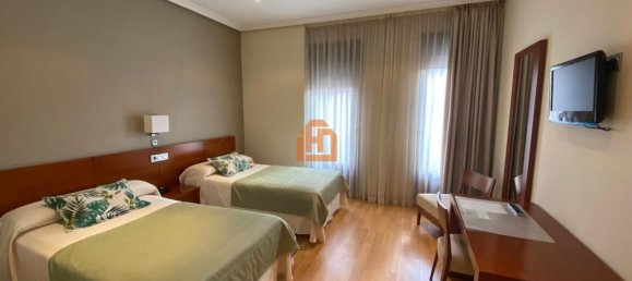 Edifício em Valencia de Don Juan, Spain 616 m² N.º 27454 2