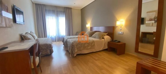 Edifício em Valencia de Don Juan, Spain 616 m² N.º 27454 18