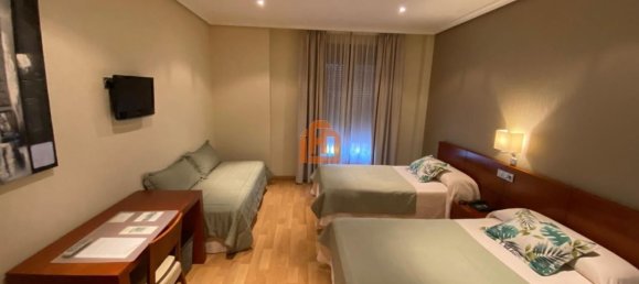 Edifício em Valencia de Don Juan, Spain 616 m² N.º 27454 6