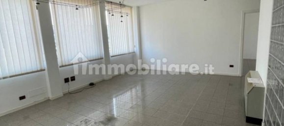 1670m² Warehouse in Udine, Italy No. 370925 11