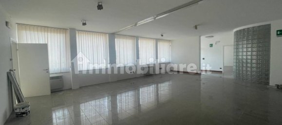 1670m² Warehouse in Udine, Italy No. 370925 8