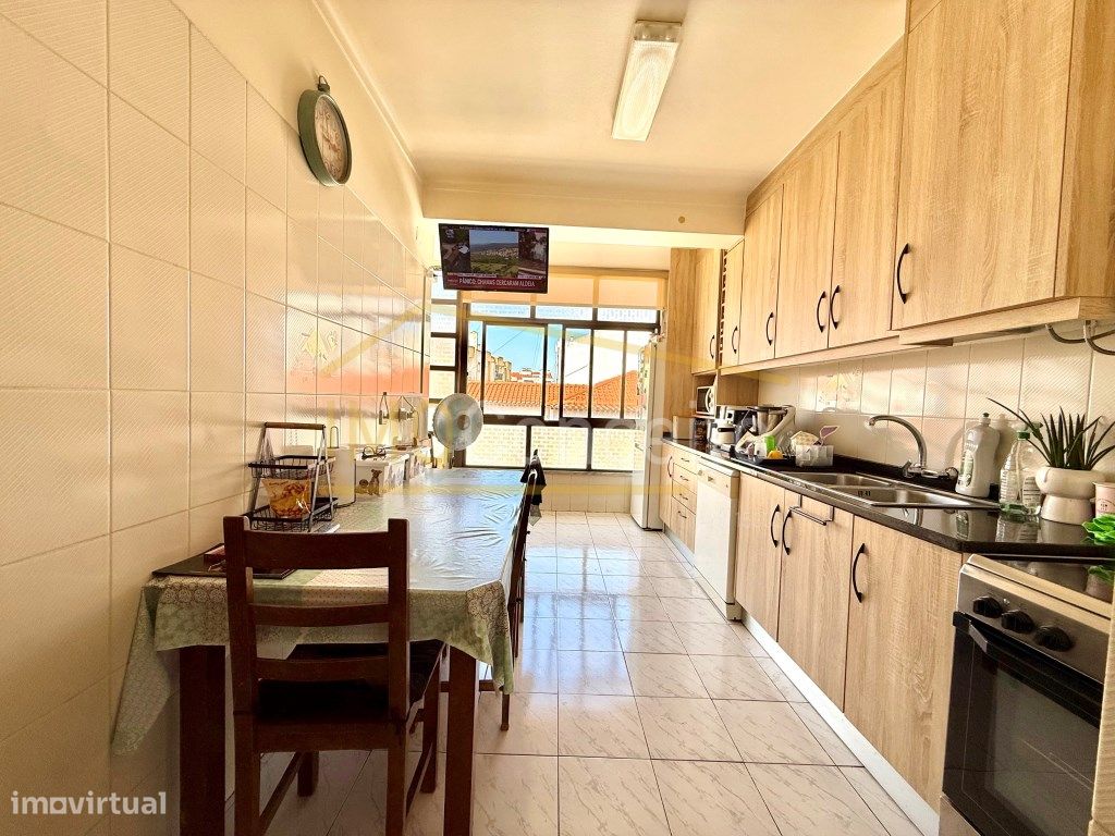 2 bedrooms Apartment in Entroncamento, Portugal No. 291672