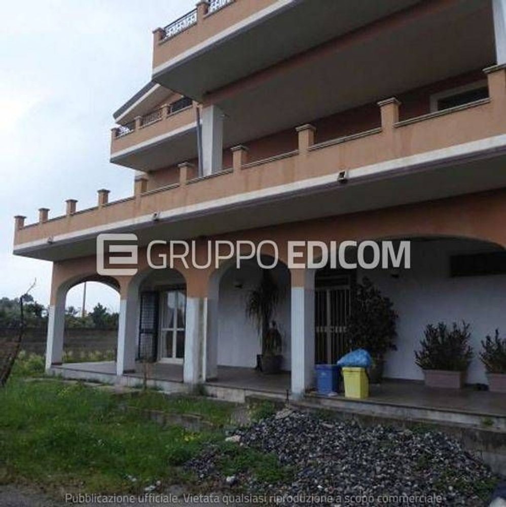Apartamento de 7 dormitorios en Siderno, Italy No. 332858