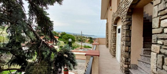 9-salle Villa à Sanremo, Italy No. 233801 2