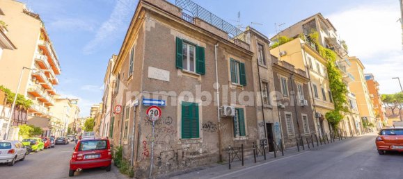 1 bedroom Apartment in Rome, Italy No. 350577 4