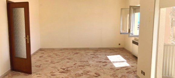 3 bedrooms Apartment in Palermo, Italy No. 341821 11