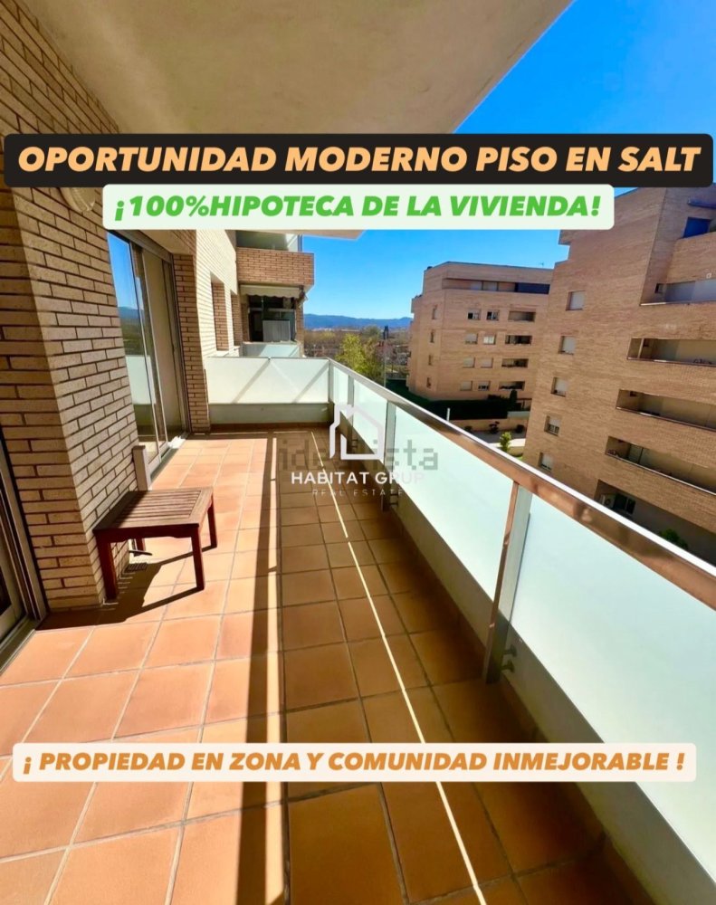 3 bedrooms Apartment in Salt, Spain No. 202831