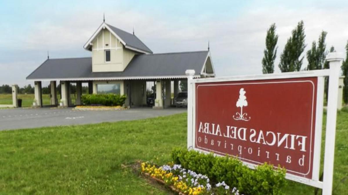  Land in Ezeiza, Argentina No. 32572