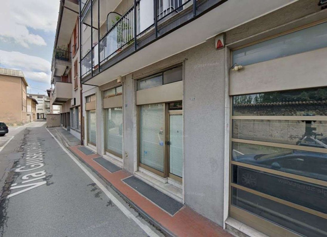 Apartamento de 10 habitaciónes en Mariano Comense, Italy No. 301630