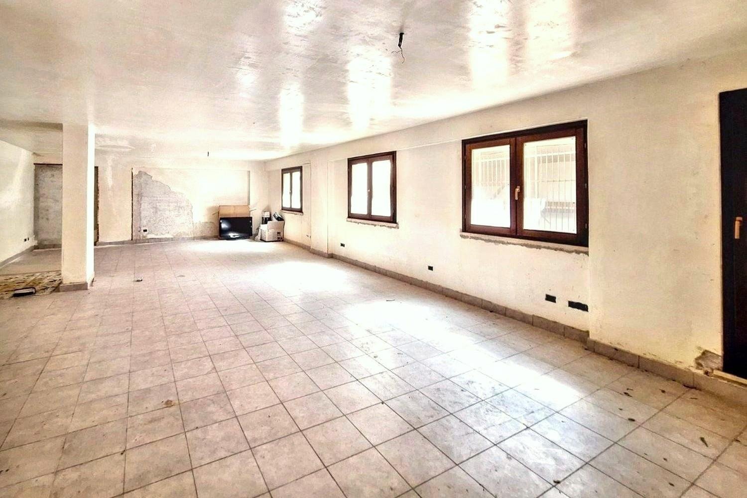 1غرفة مستودع في Carini, Italy رقم 332412