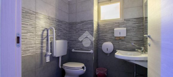 150m² Commercial property in Messina, Italy No. 82227 10