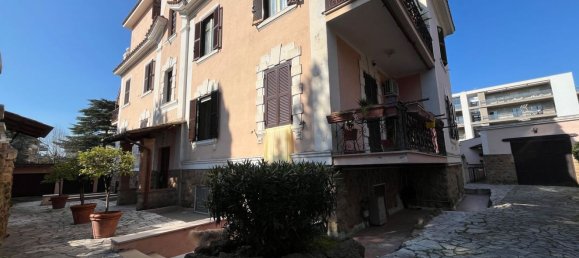 3 rooms Apartment in Rome, Italy No. 203370 2