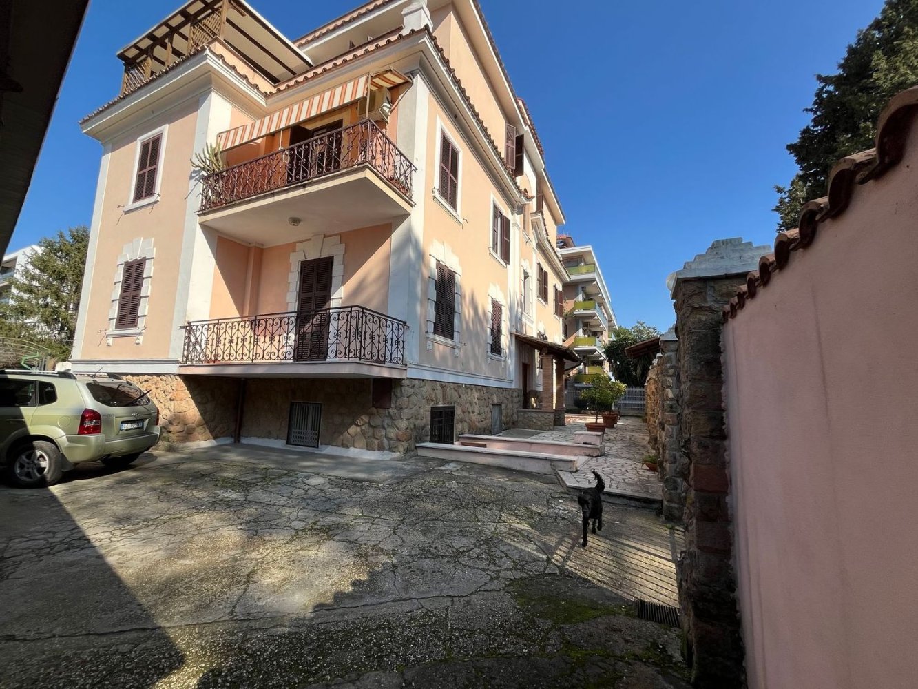 3 rooms Apartment in Rome, Italy No. 203370