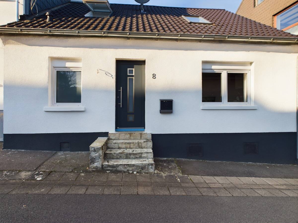 6-salle Maison à Saarbrucken, Germany No. 231545