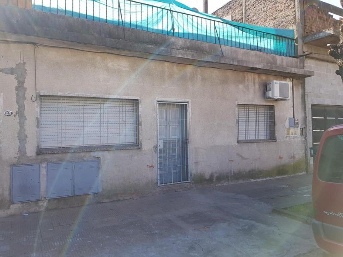 3 bedrooms House in Bermudez, Argentina No. 15108