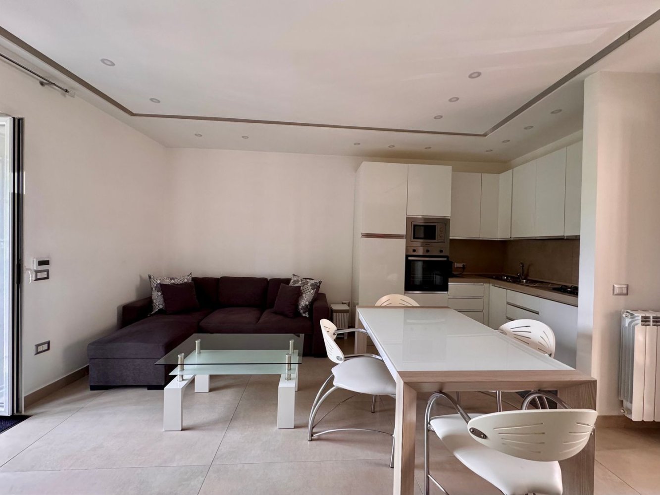 3 bedrooms Apartment in Naples, Italy No. 386619