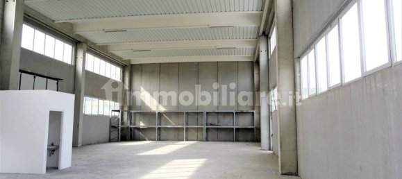 1-salle Entrepôt à Senigallia, Italy No. 75039 2