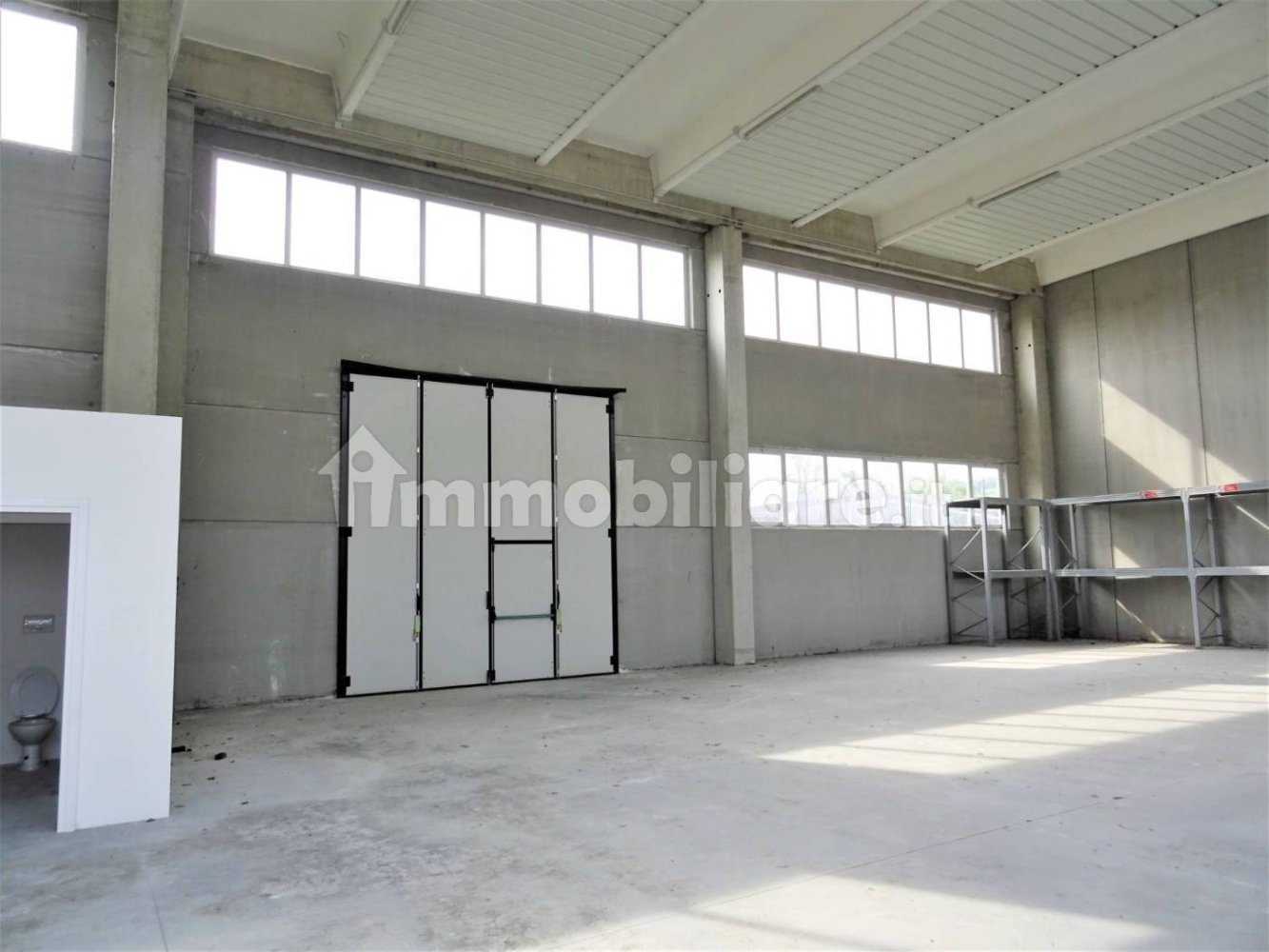 1-salle Entrepôt à Senigallia, Italy No. 75039