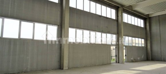 1-salle Entrepôt à Senigallia, Italy No. 75039 4