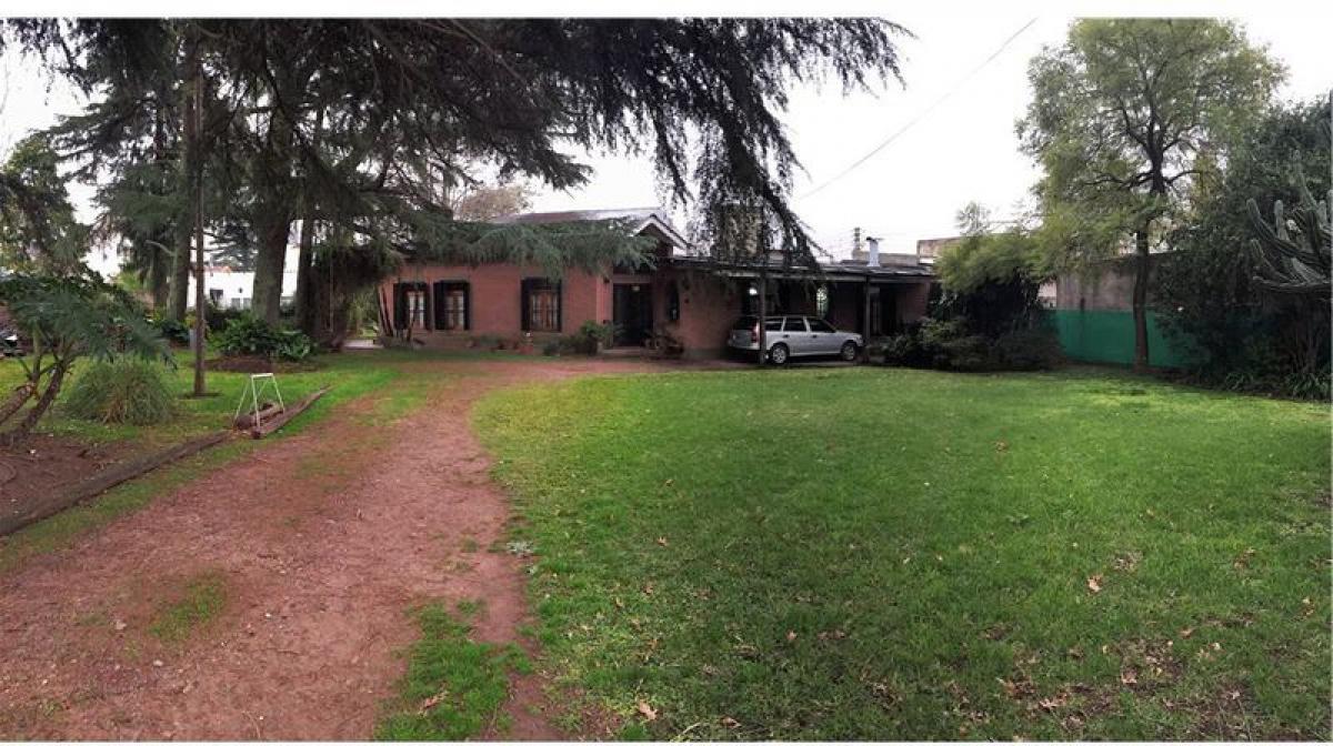 4 bedrooms House in Malvinas Argentinas, Argentina No. 5606