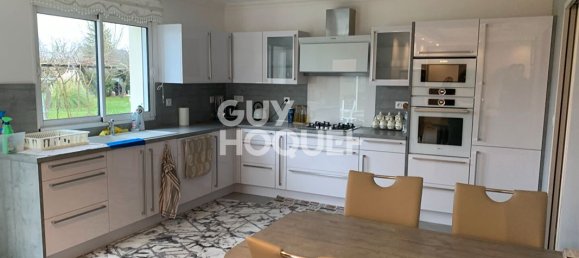 3 bedrooms House in Jallans, France No. 56077 3