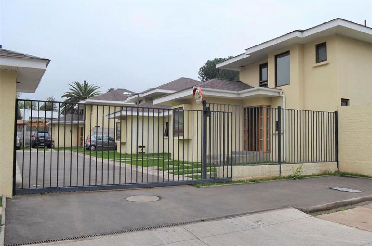 Дом с 4 спальнями в Сантьяго, Чили № 4090