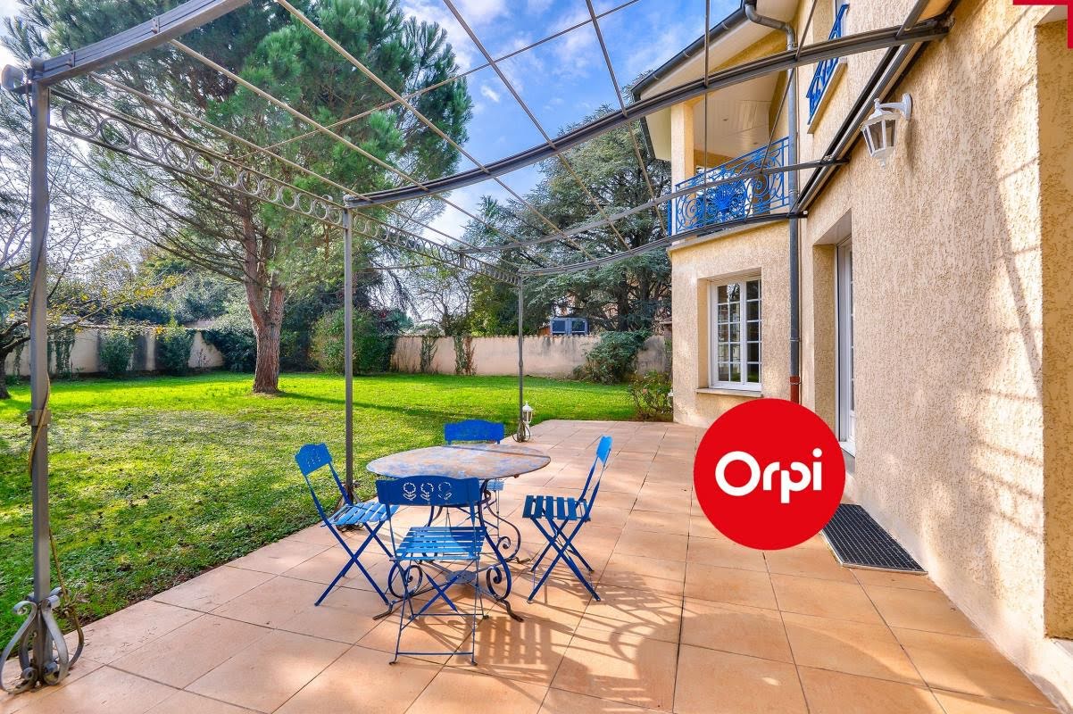 4 bedrooms House in Lyon, France No. 308044