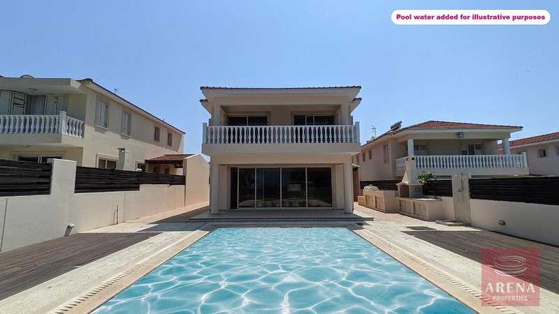 5 bedrooms Villa in Paralimni, Cyprus No. 19536
