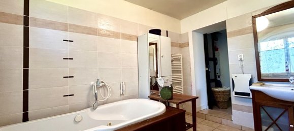 6 bedrooms House in Villiers-Saint-Georges, France No. 171959 12