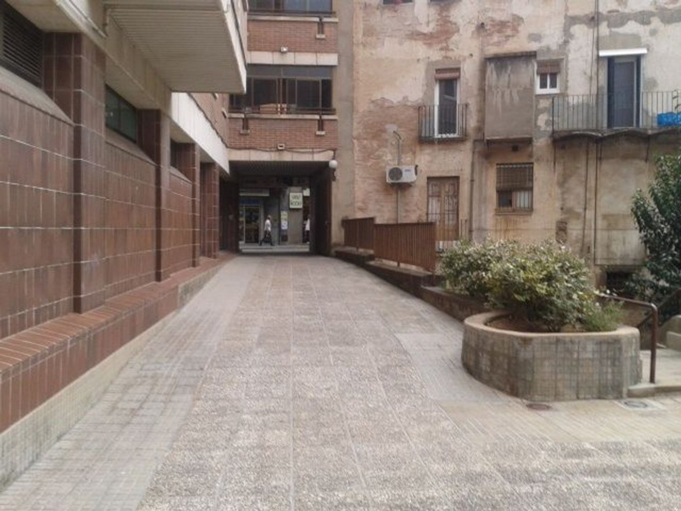 Garage à Caldes de Montbui, Spain 295m² No. 203467