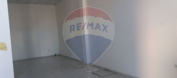 93m² Commercial property in Castelo Branco, Portugal No. 74650 3