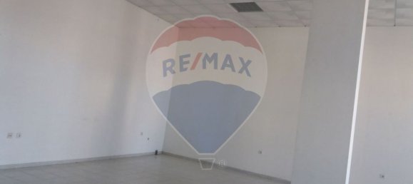 93m² Commercial property in Castelo Branco, Portugal No. 74650 4