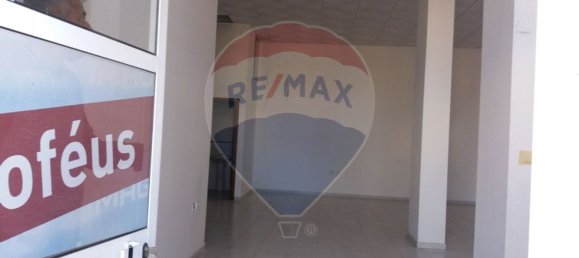 93m² Commercial property in Castelo Branco, Portugal No. 74650 2