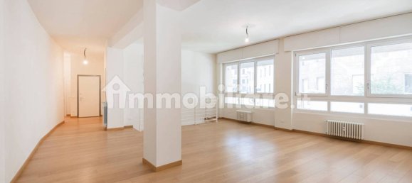 4 bedrooms Apartment in Milan, Italy No. 249423 7