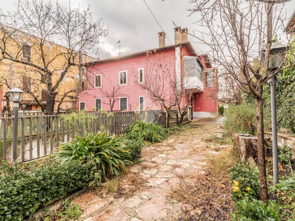 Квартира с 4 спальнями в Капраника, Италия № 175562