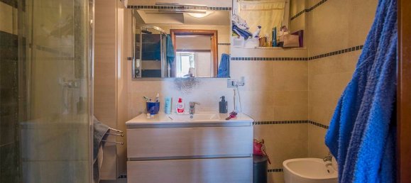 8 rooms Apartment in Livorno, Italy No. 165161 13