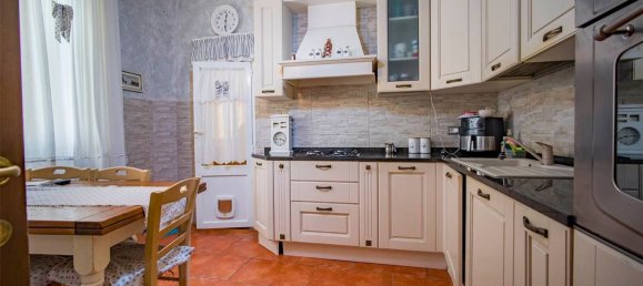 8 rooms Apartment in Livorno, Italy No. 165161 19